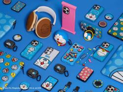 CASETiFY與「哆啦A夢」合作推出多款獨家3C配件，包括「任意門」手機殼和「竹蜻蜓」耳機殼，讓您同時擁有時尚與俏皮風格！